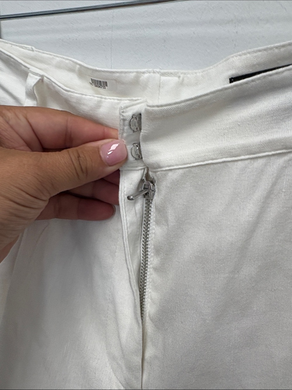 rag & bone White Linen-Blend Pleated Shorts - Picture 5 of 6